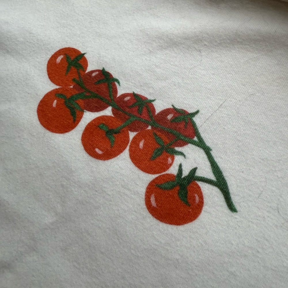 Lisa Says Gah Red Tomato/Pomodoro Graphic White Short Sleeve Tee - Picture 4 of 9